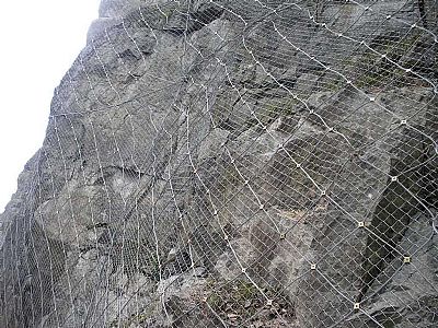 茂名边坡防护网对所防护的区域构成面防护